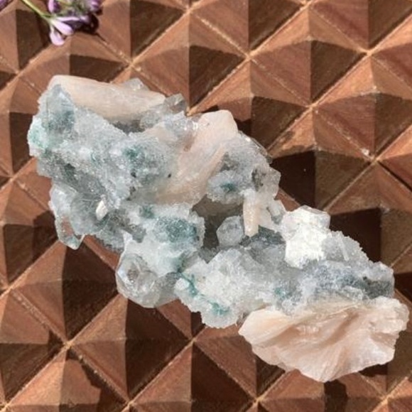 Dreaming Child Apophyllite, Stilbite, Chalcedony - Picture 5 of 7